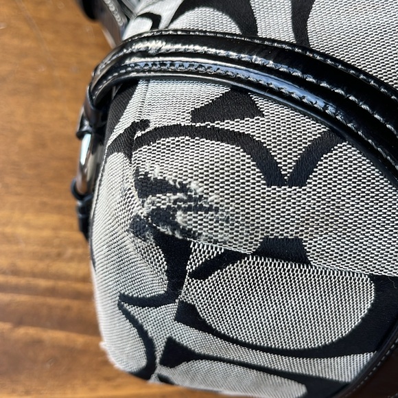 Coach Chelsea 18903 Shoulder Bag - Picture 9 of 16